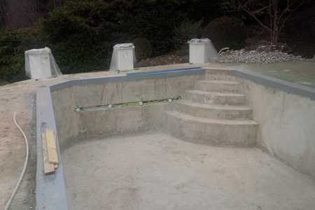 Bau eines Freibads durch die A1 Schwimmbadbau GmbH.